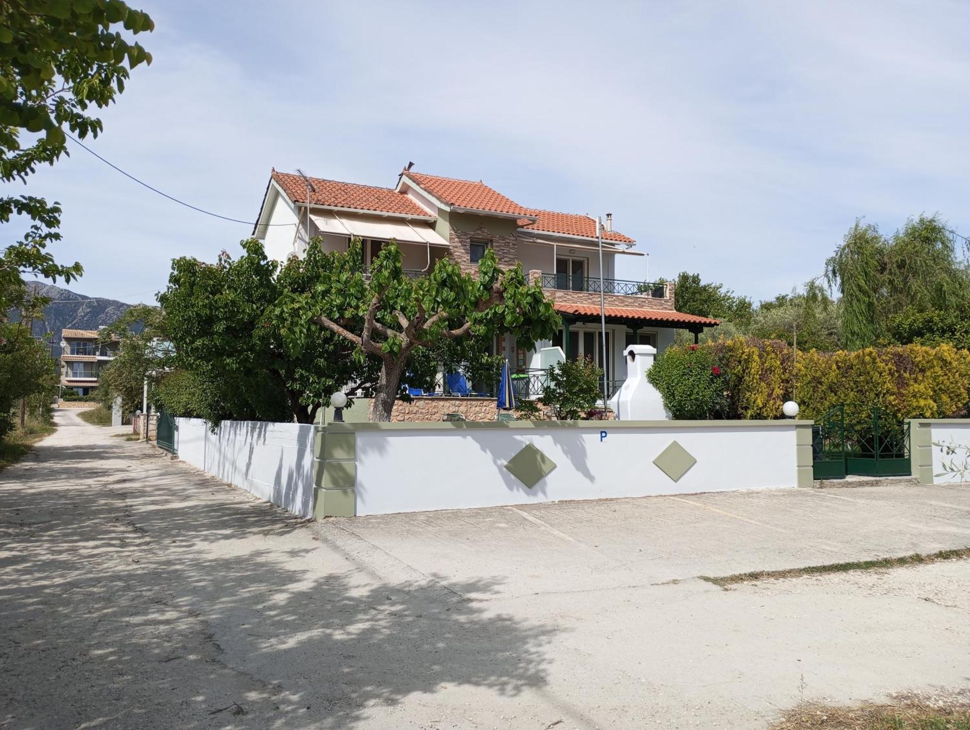 Queen Bay Studios Vasilikí Exterior photo